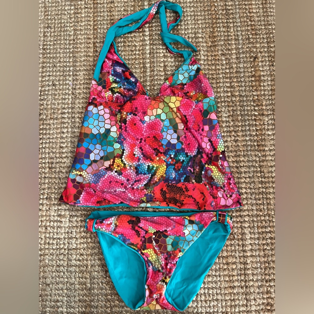 2 pieces reversible bathing suite.